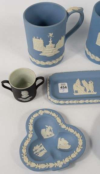 SEVEN PIECES OF WEDGWOOD JASPERWARE