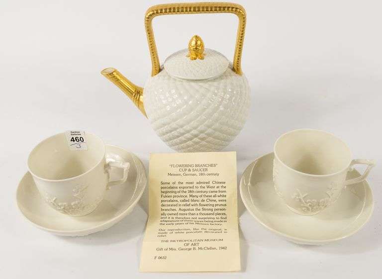 TEAPOT, CUPS & SAUCERS
