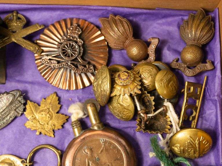 MILITARY BADGES, BUTTONS & LIGHTER