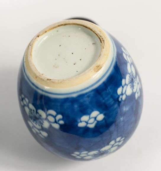 THREE PIECES OF CHINESE BLUE & WHITE PORCELAIN