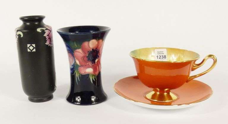 3 PIECES SHELLEY & MOORCROFT