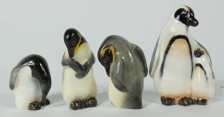 4 DOULTON MINIATURE PENGUINS