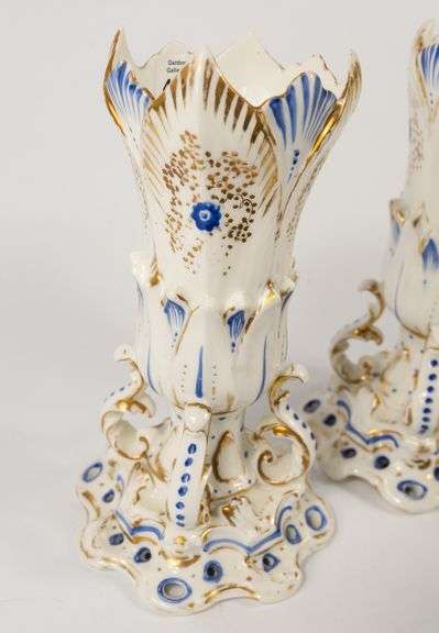 PAIR OF 19TH CENTURY FRENCH PORCELAIN VASES