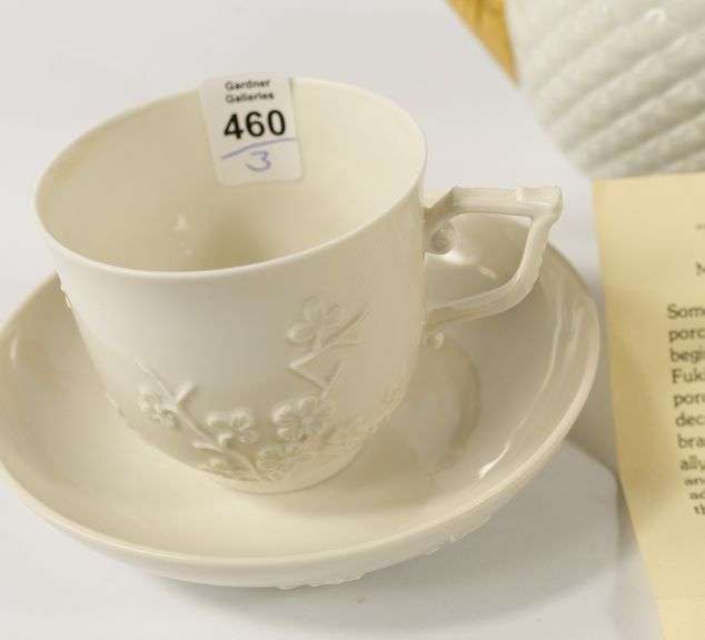 TEAPOT, CUPS & SAUCERS