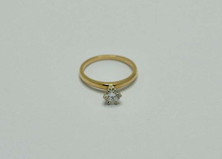 18KT DIAMOND RING