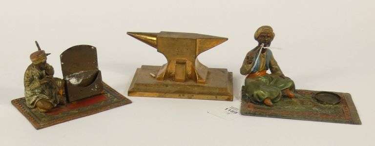 3 DESK STANDS