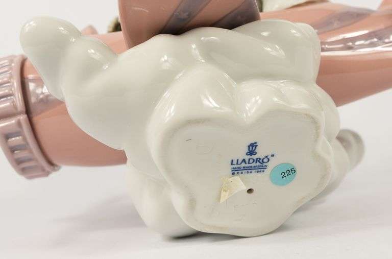 LLADRO "DON'T LOOK DOWN" FIGURINE