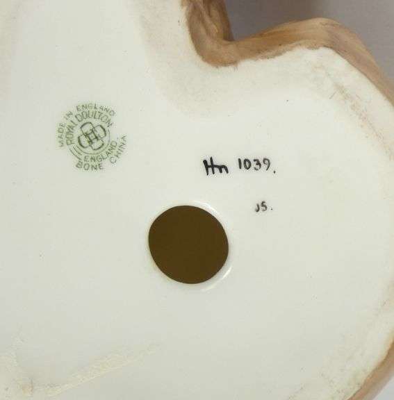 LARGE DOULTON PEKINGESE