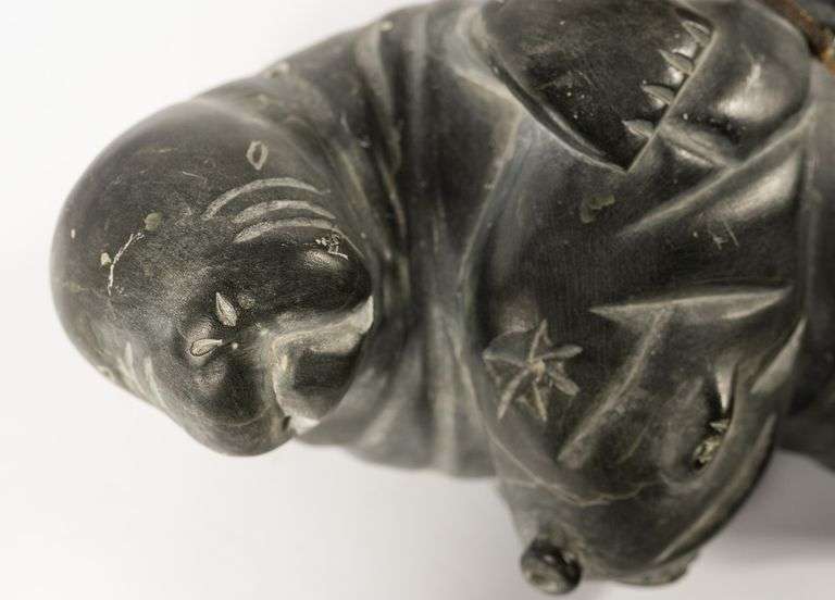 INUIT SOAPSTONE "SEAL" CARVING