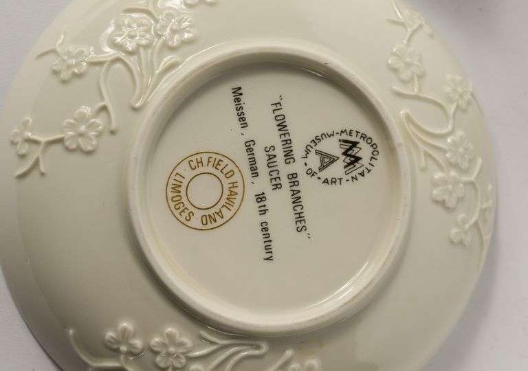 TEAPOT, CUPS & SAUCERS