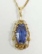 PENDANT NECKLACE
