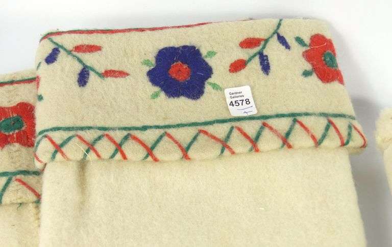 INUIT DUFFLE SOCKS & GLOVES