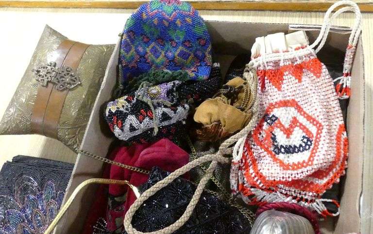 PURSES & HANDBAGS
