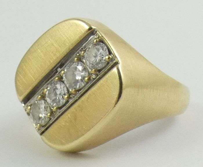 GENTLEMEN'S DIAMOND RING