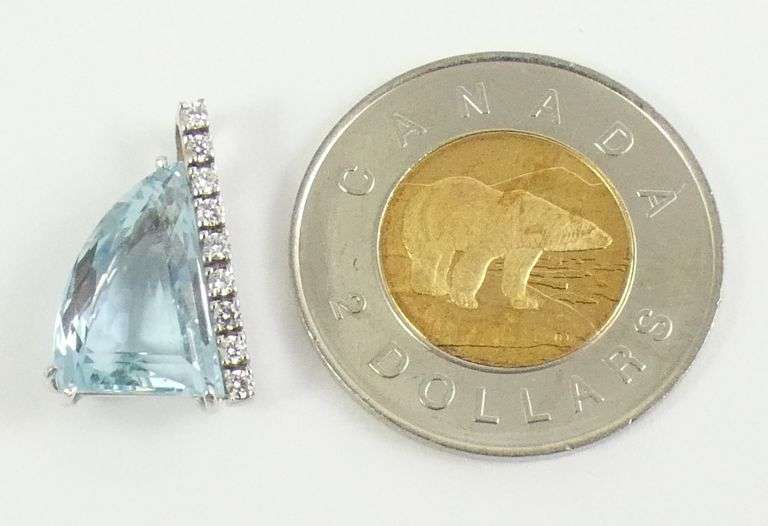 ELEGANT AQUAMARINE & DIAMOND PENDANT