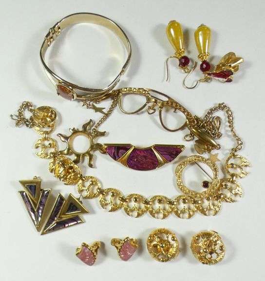 GOLD-TONE METAL FASHION