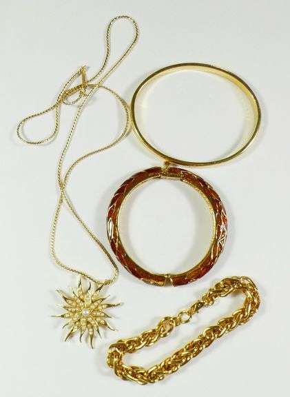 GOLD-TONE COSTUME JEWELLEY