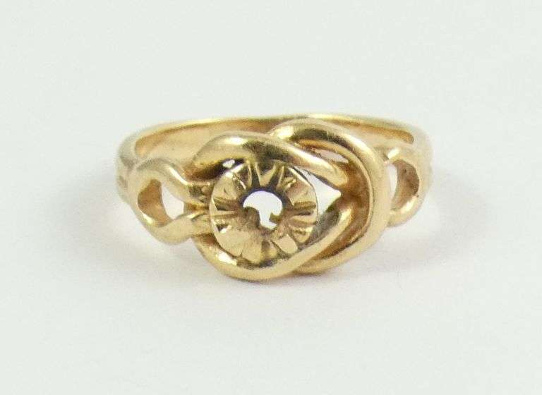 DAINTY GOLD RING
