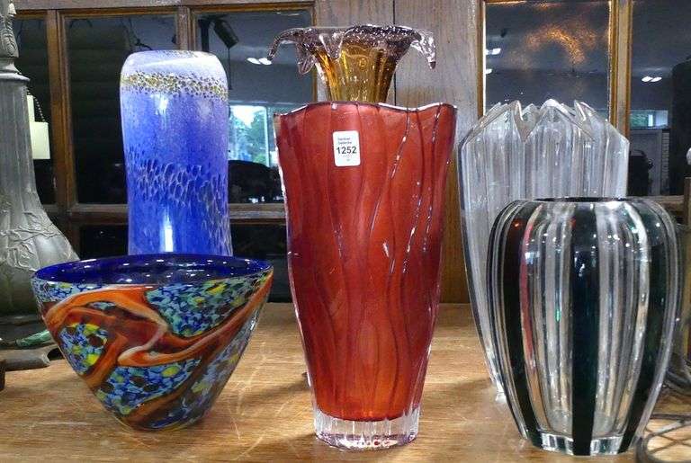 6 VASES