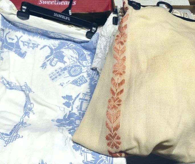 LINENS & DOILIES