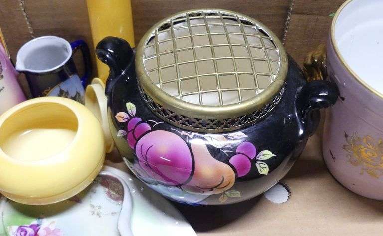 CHINA & PORCELAIN