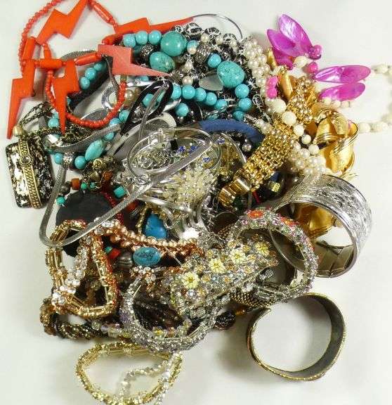 BRACELETS & NECKLACES
