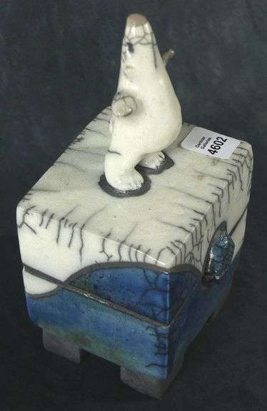 GARY MCKAGUE POTTERY TRINKET BOX
