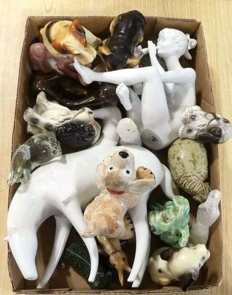 FIGURINES