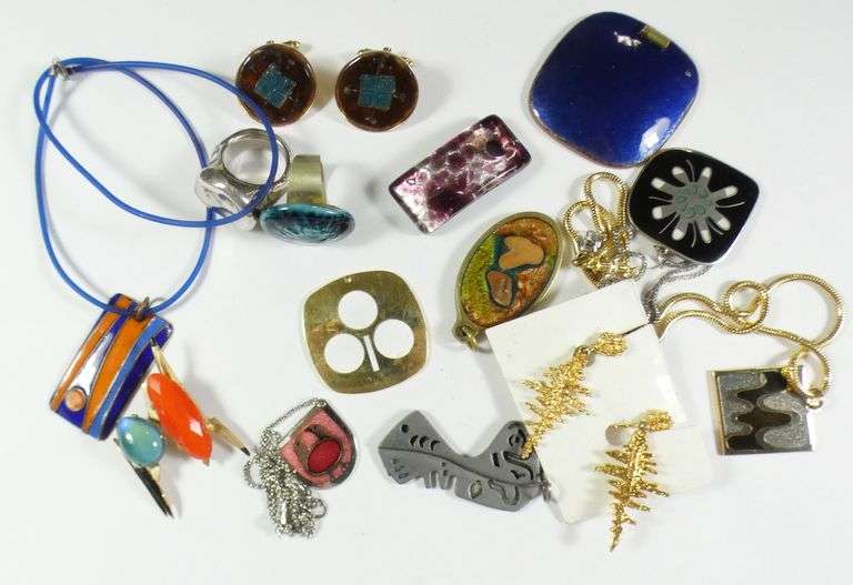 MODERNIST FASHION JEWELLERY