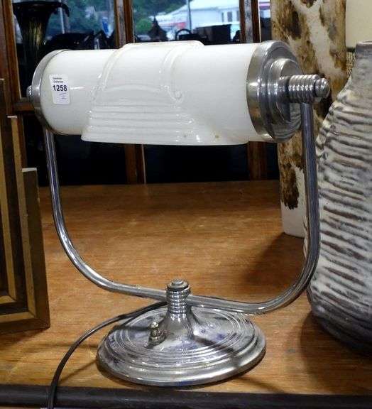 2 VINTAGE TABLE LAMPS