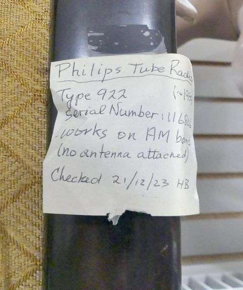 OLD PHILIPS TABLE RADIO