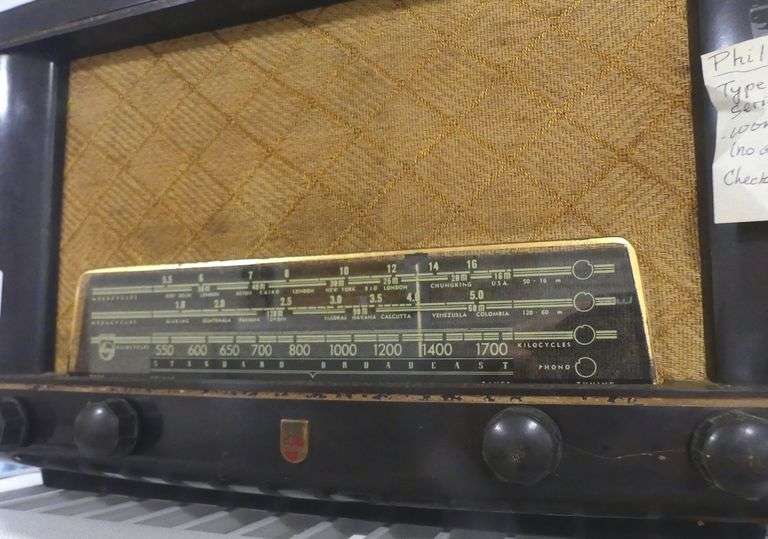 OLD PHILIPS TABLE RADIO