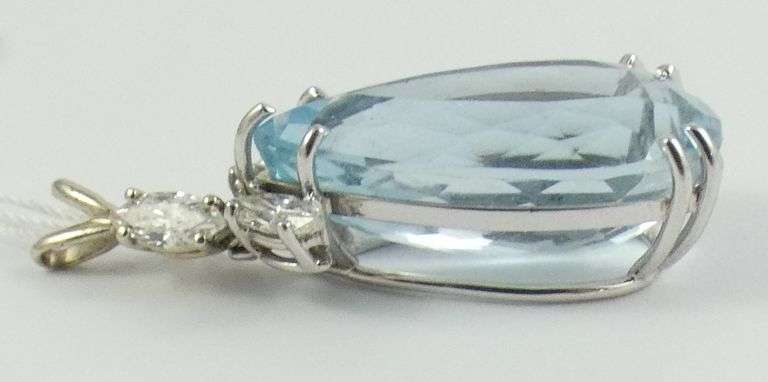 AQUAMARINE & DIAMOND PENDANT