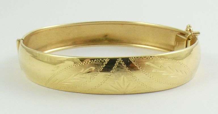 GOLD BRACELET