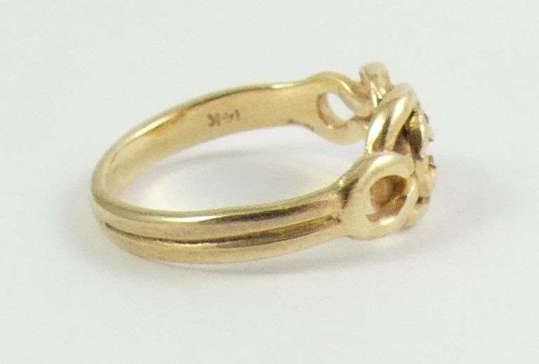 DAINTY GOLD RING