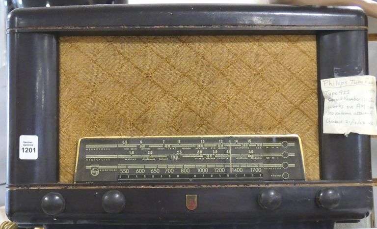 OLD PHILIPS TABLE RADIO