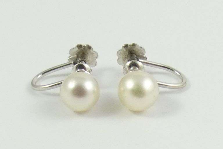 PEARL EARRINGS