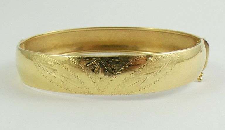 GOLD BRACELET