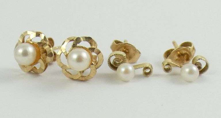 2 PAIRS PEARL EARRINGS