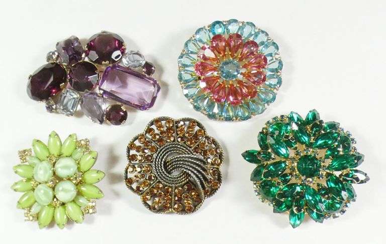 5 LARGE FASHION BROOCHES