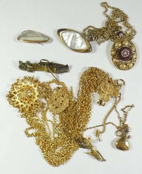 GOLD-TONE METAL FASHION