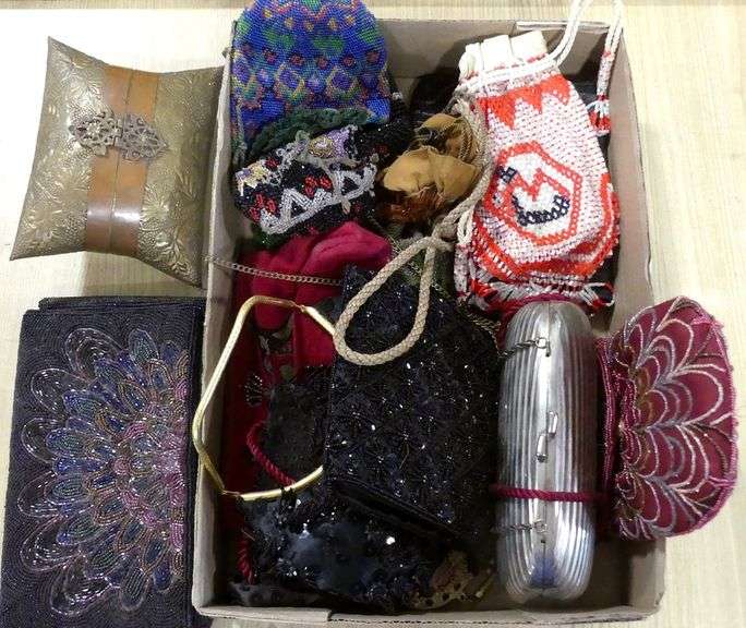 PURSES & HANDBAGS