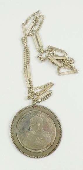 NAPOLEON PENDANT NECKLACE