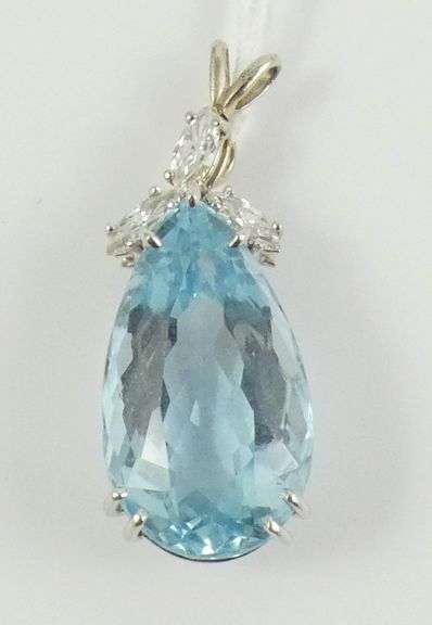 AQUAMARINE & DIAMOND PENDANT