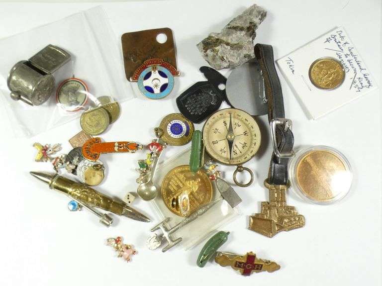 ESTATE CURIOS