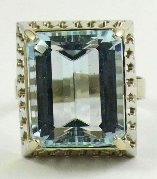 VALUABLE AQUAMARINE RING