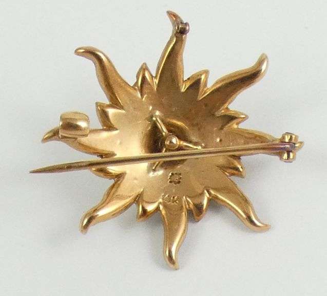ANTIQUE GOLD BROOCH
