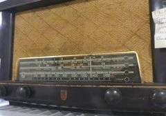 OLD PHILIPS TABLE RADIO