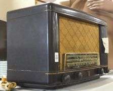 OLD PHILIPS TABLE RADIO