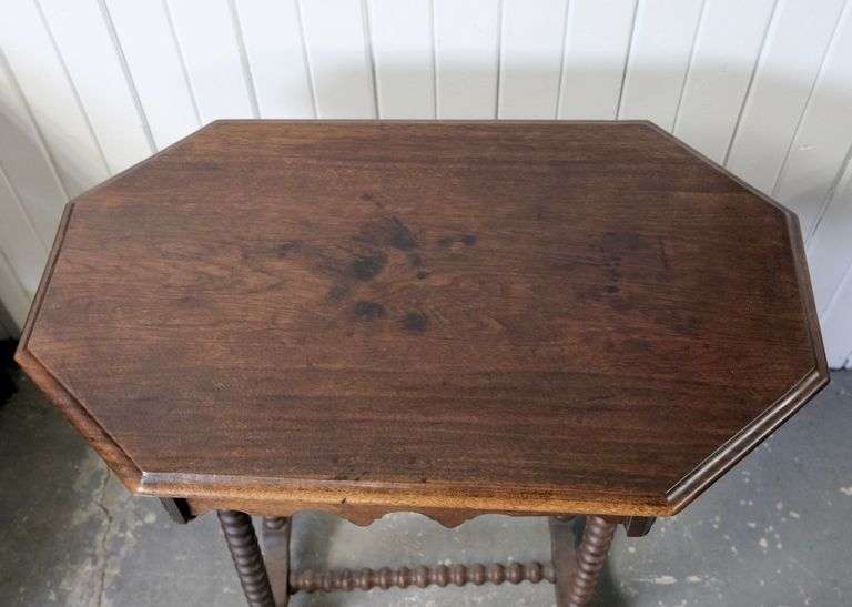 WALNUT SIDE TABLE